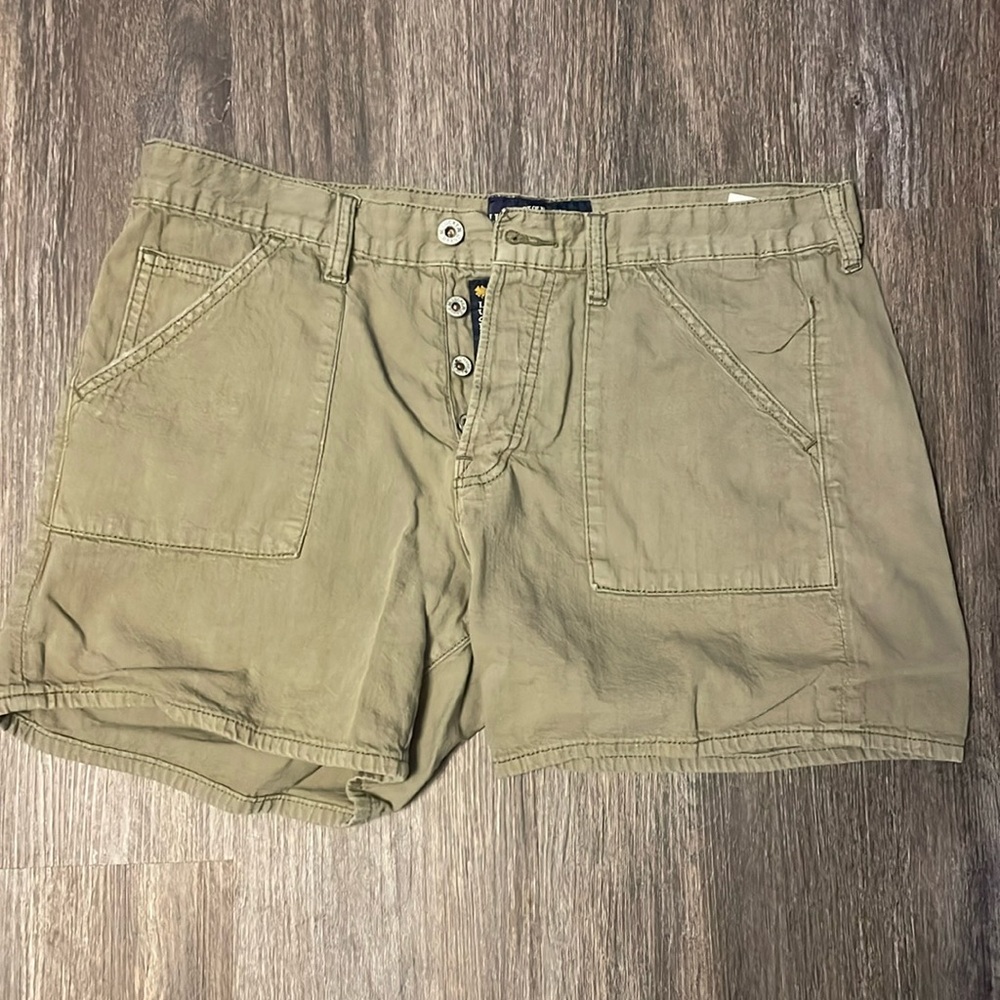 Lucky Brand, women’s 10/30 boyfriend shorts - military green. No tears,
